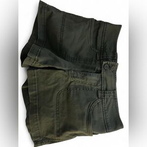 Smart Set Green Casual Shorts with pockets on bum